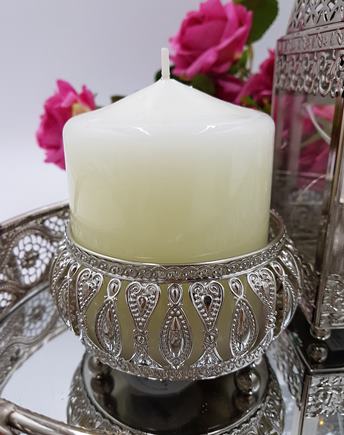 STRIEBORNÝ KOVOVÝ SVIETNIK NA ČAJOVÉ SVIEČKY